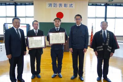 表彰された太陽鉱油株式会社（左から二番目）、会津土建株式会社（左から三・四番目）