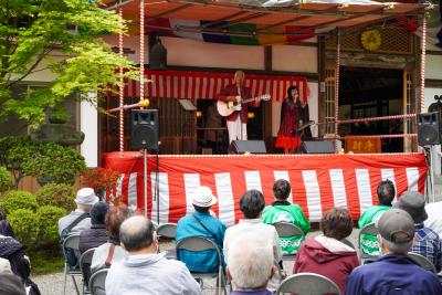 参拝者でにぎわったステージイベント